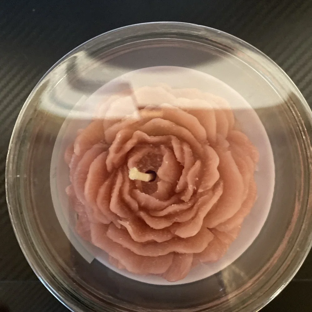 Trueliving‎  Sweet Rose and Amber 13 oz Scented candle